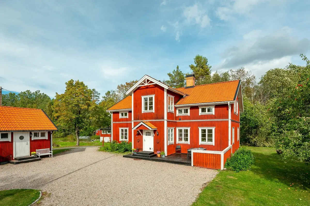 spacious-country-house-east-central-sweden-cheapscandihomes