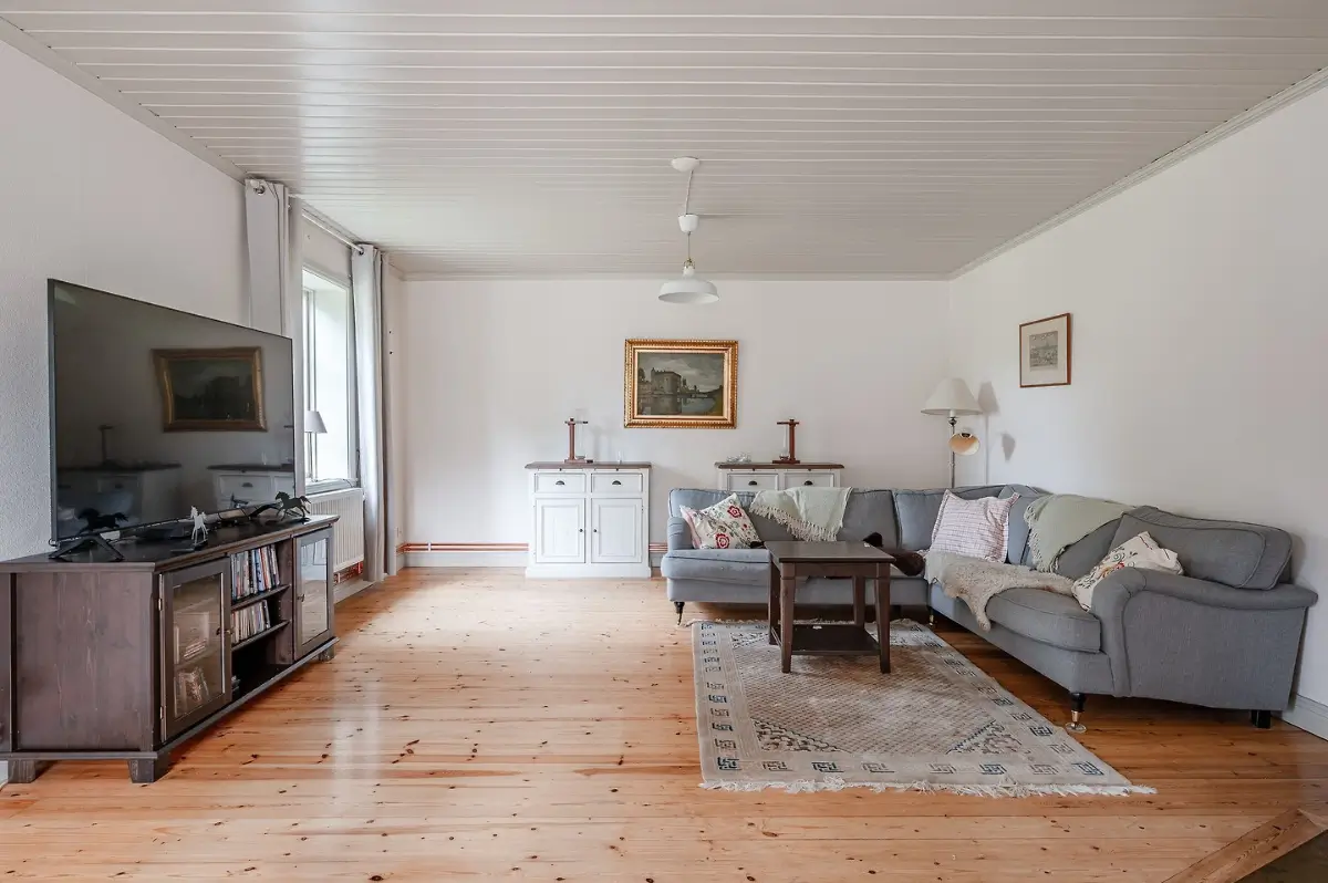 spacious-country-house-east-central-sweden-cheapscandihomes