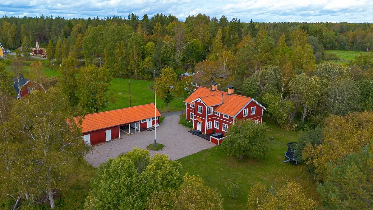 spacious-country-house-east-central-sweden-cheapscandihomes
