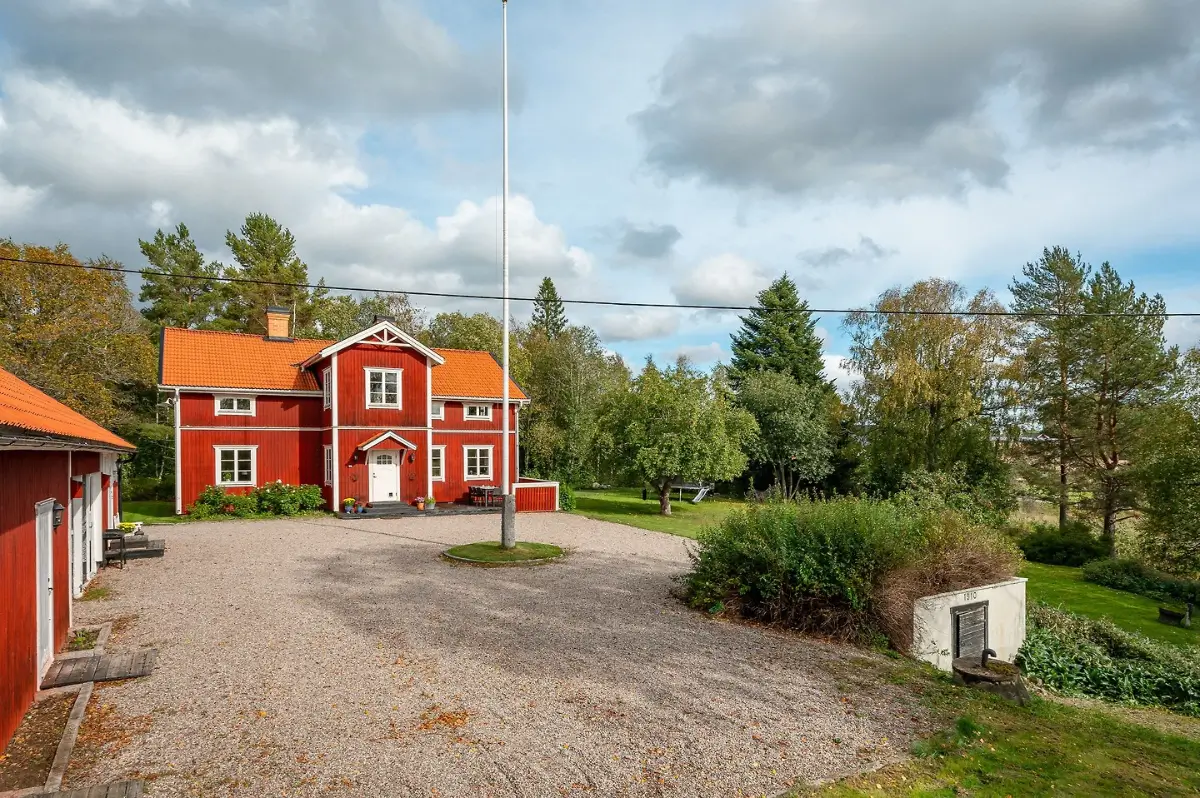 spacious-country-house-east-central-sweden-cheapscandihomes