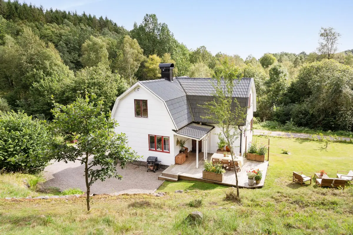 1930s-house-nice-garden-south-west-sweden-cheapscandihomes