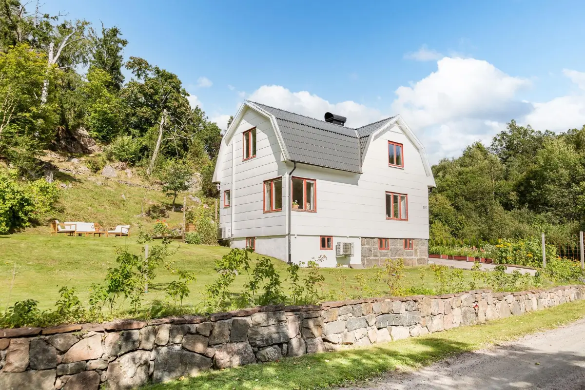1930s-house-nice-garden-south-west-sweden-cheapscandihomes