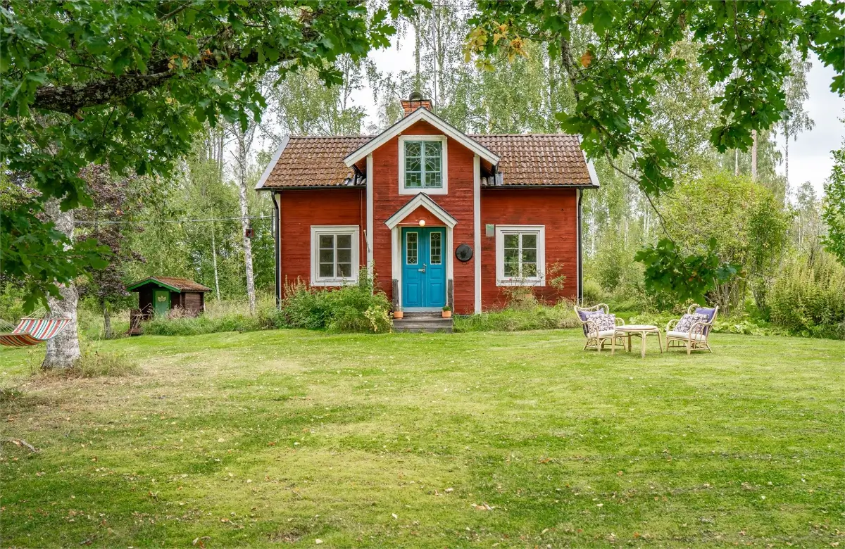 19th-century-country-cottage-large-garden-outbuidlings-central-sweden-cheapscandihomes