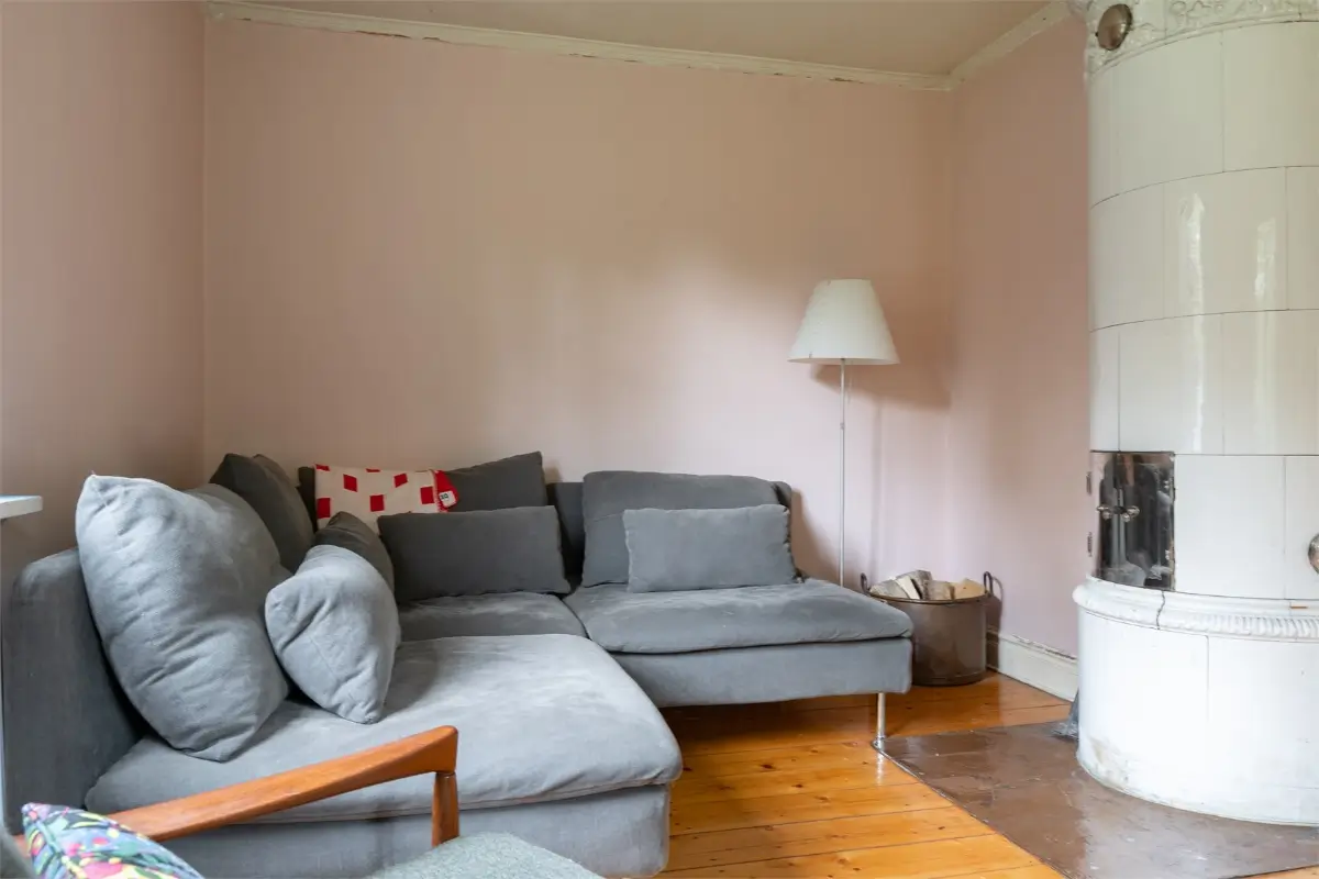 19th-century-country-cottage-large-garden-outbuidlings-central-sweden-cheapscandihomes