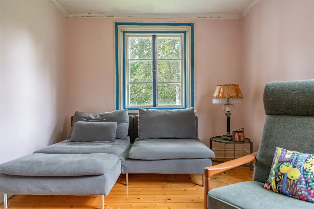 19th-century-country-cottage-large-garden-outbuidlings-central-sweden-cheapscandihomes