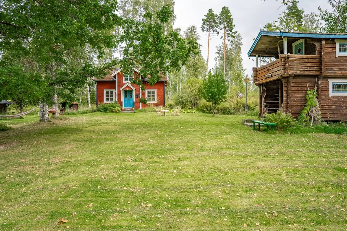19th-century-country-cottage-large-garden-outbuidlings-central-sweden-cheapscandihomes