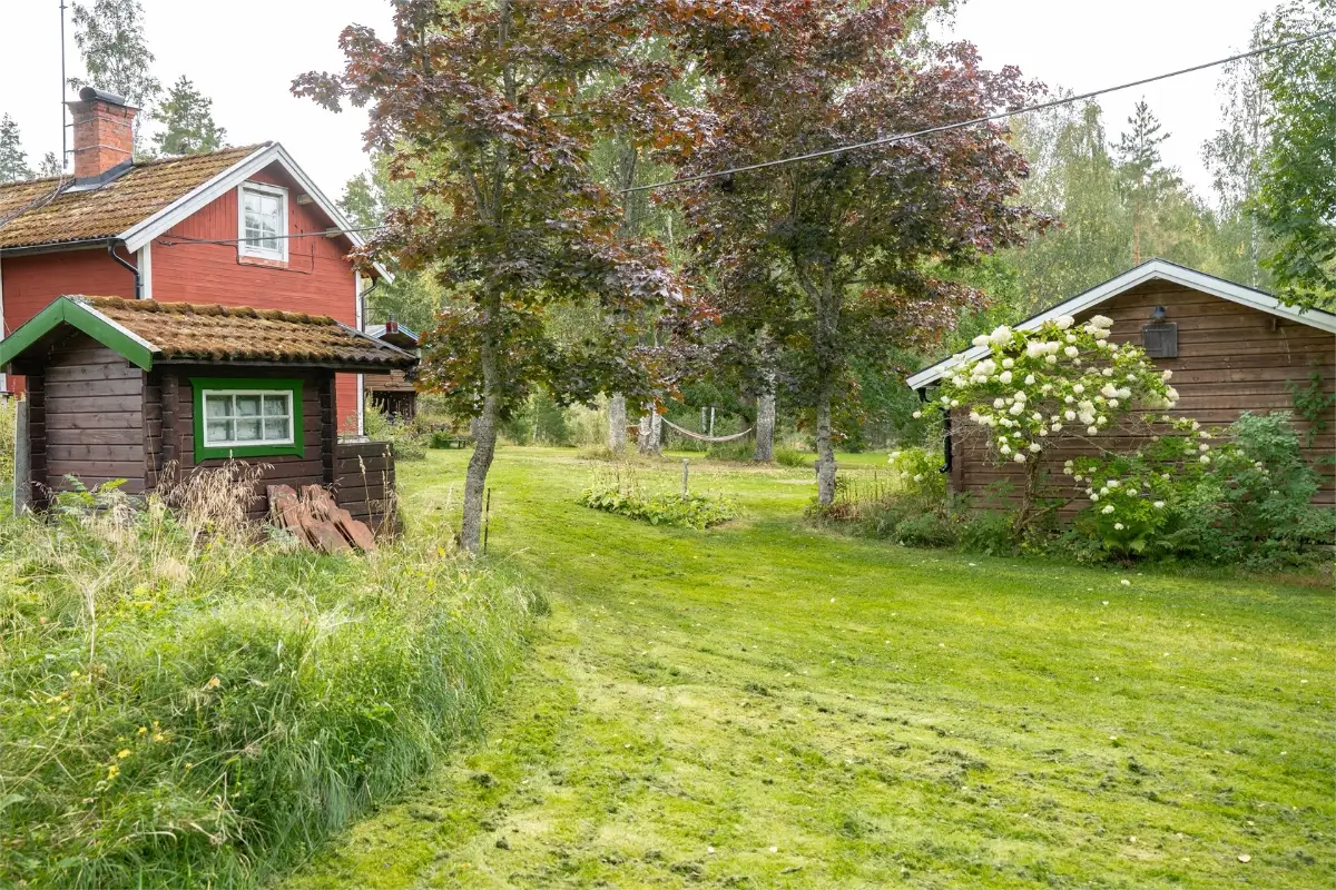 19th-century-country-cottage-large-garden-outbuidlings-central-sweden-cheapscandihomes