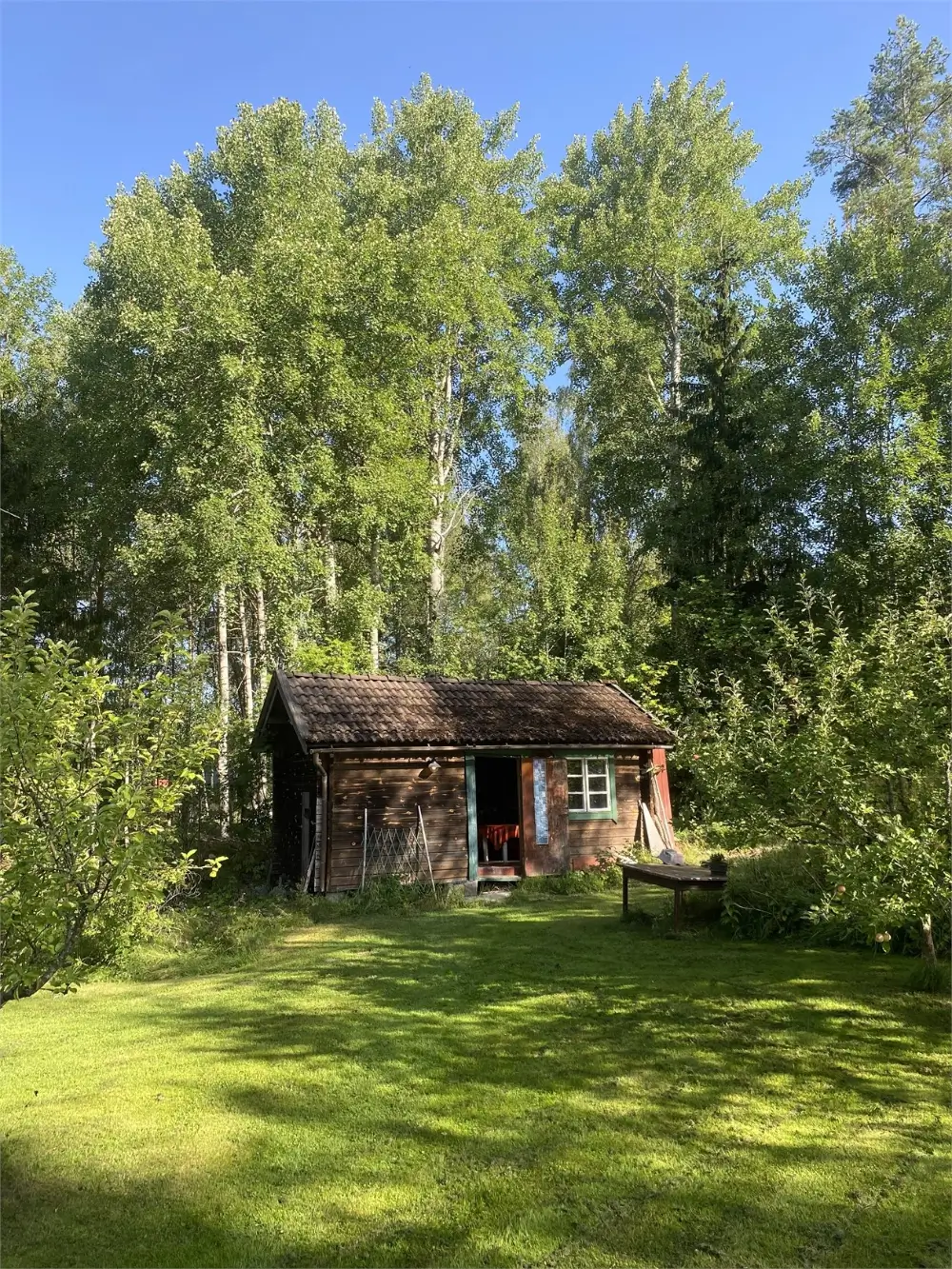 19th-century-country-cottage-large-garden-outbuidlings-central-sweden-cheapscandihomes