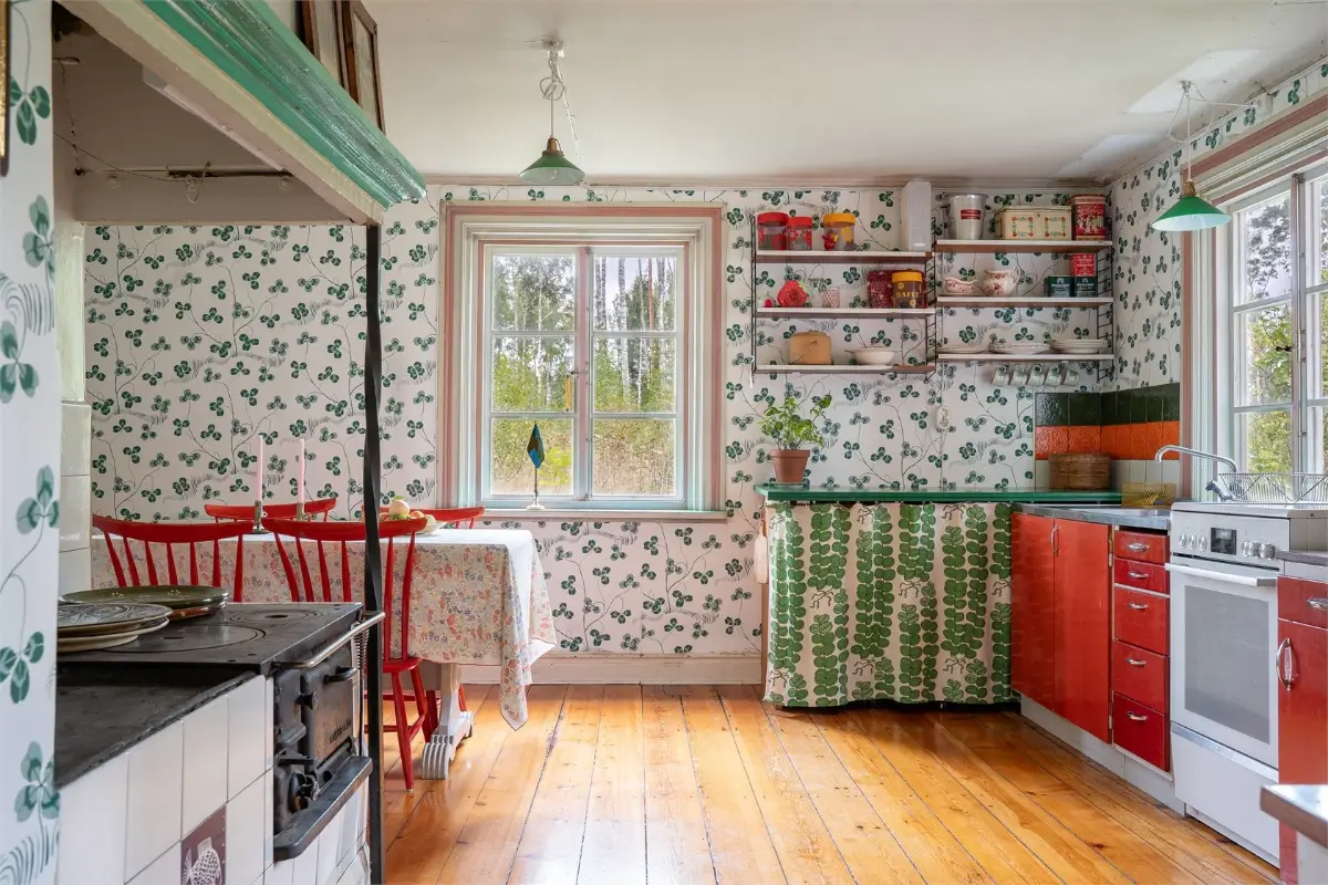 19th-century-country-cottage-large-garden-outbuidlings-central-sweden-cheapscandihomes