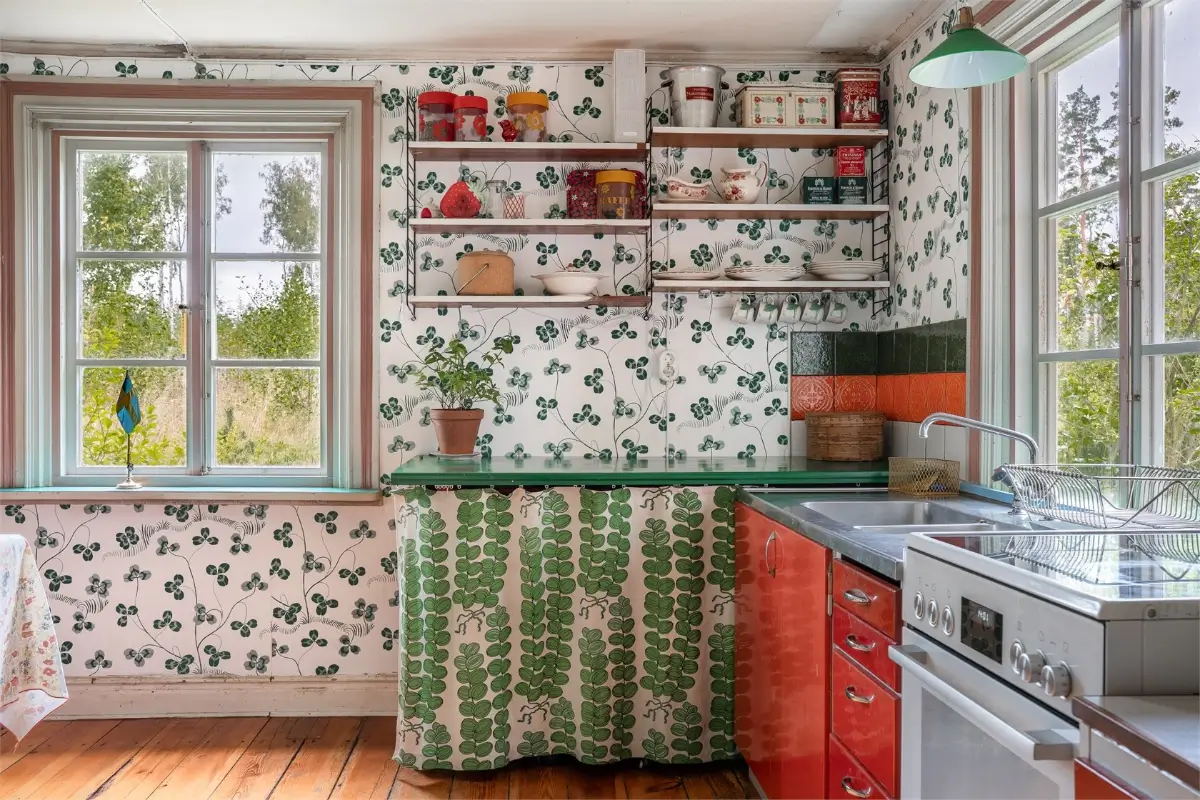 19th-century-country-cottage-large-garden-outbuidlings-central-sweden-cheapscandihomes