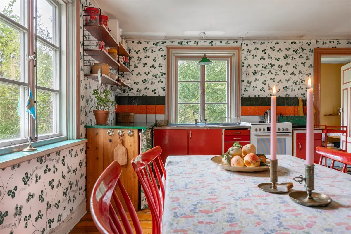 19th-century-country-cottage-large-garden-outbuidlings-central-sweden-cheapscandihomes