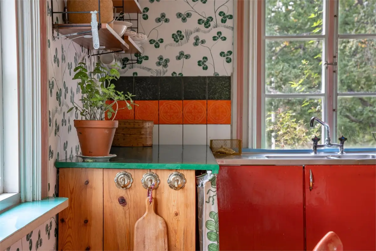 19th-century-country-cottage-large-garden-outbuidlings-central-sweden-cheapscandihomes