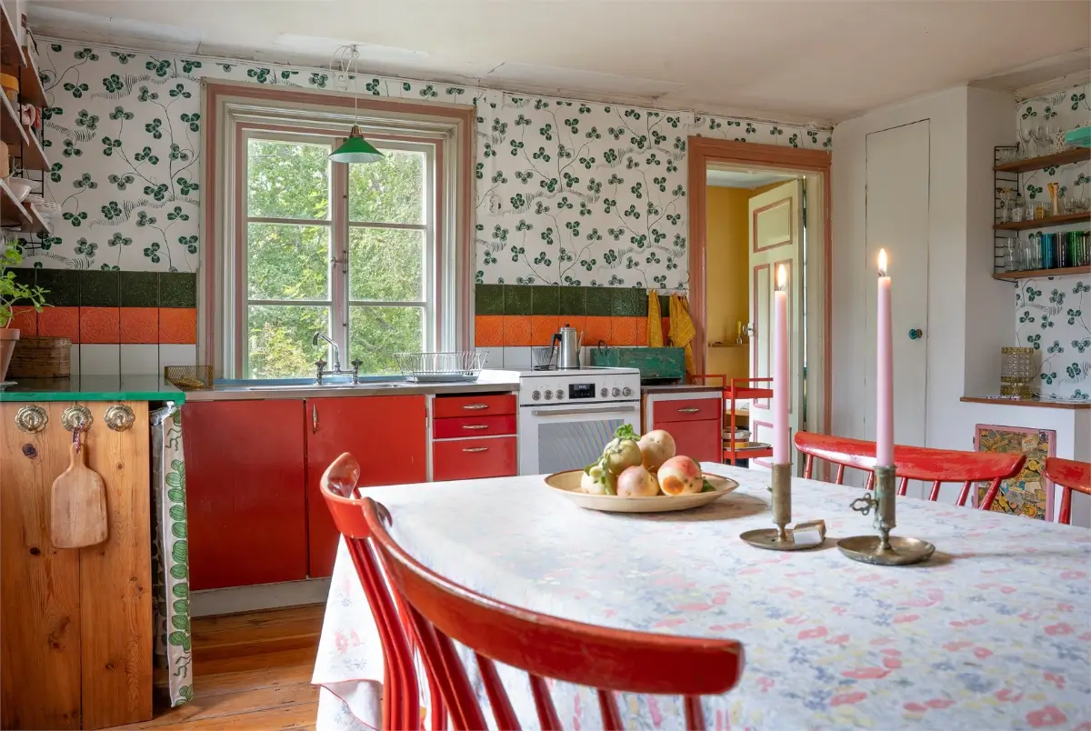 19th-century-country-cottage-large-garden-outbuidlings-central-sweden-cheapscandihomes