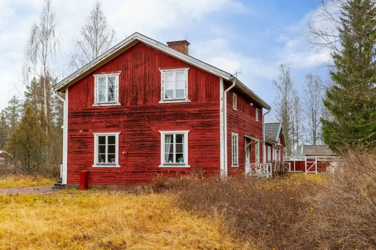 19th-century-train-station-central-sweden-cheapscandihomes