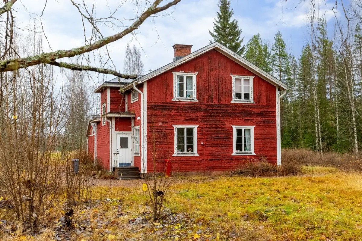 19th-century-train-station-central-sweden-cheapscandihomes