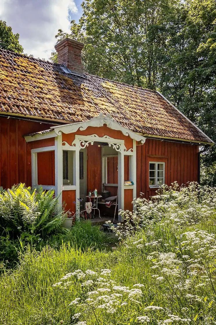 charming-cottage-renovation-opportunity-large-plot-south-central-sweden-cheapscandihomes