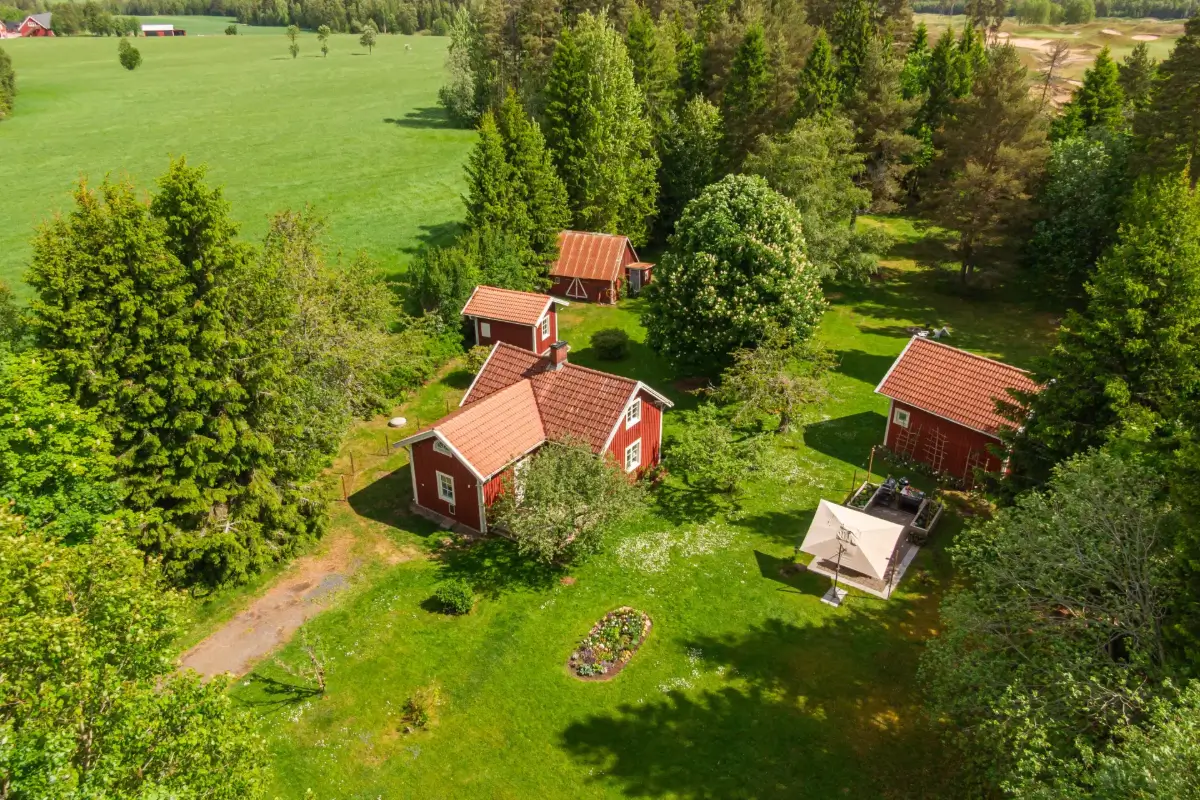 cozy-1930s-house-guest-houses-south-central-sweden-cheapscandihomes