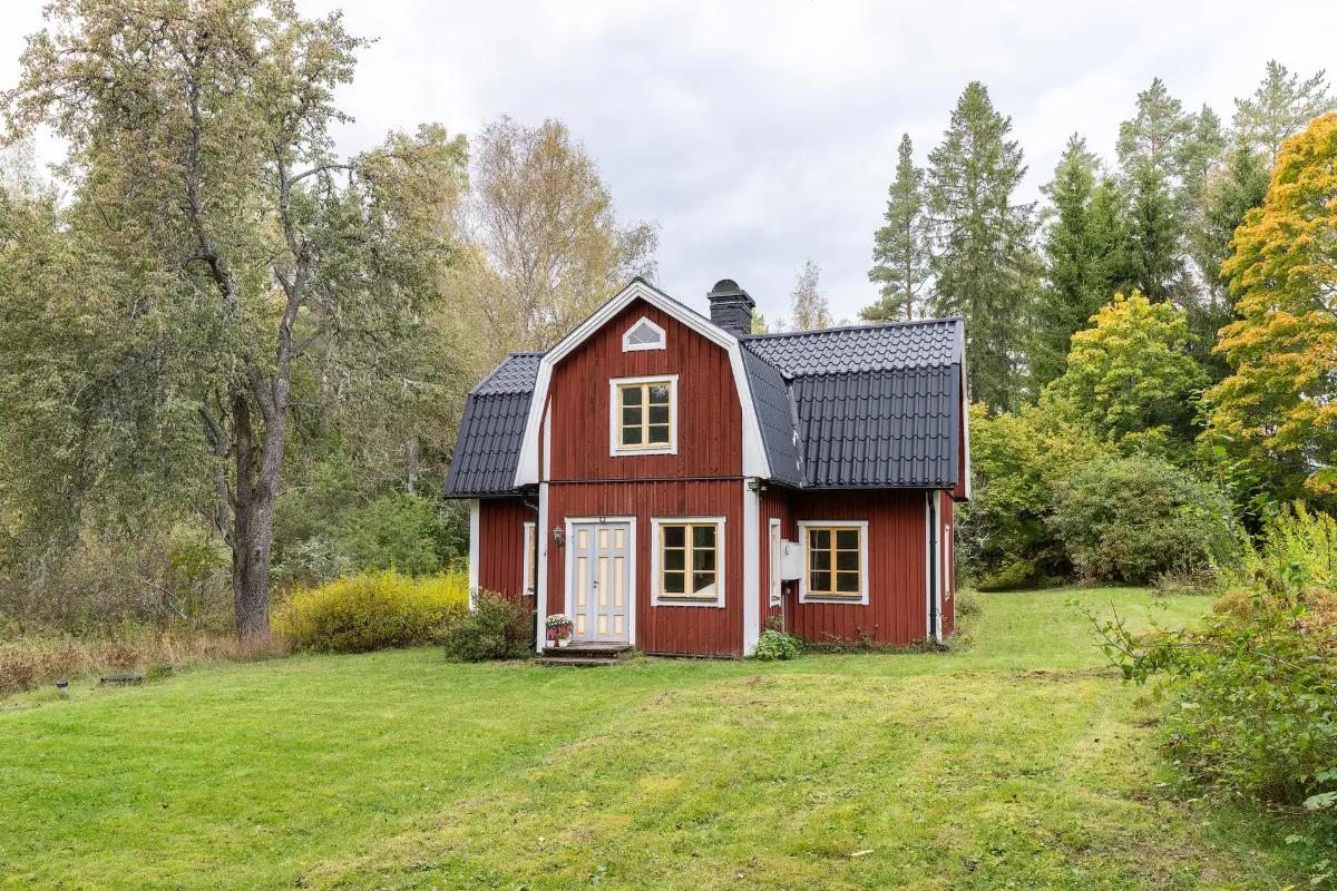 cozy-country-house-central-east-sweden-cheapscandihomes