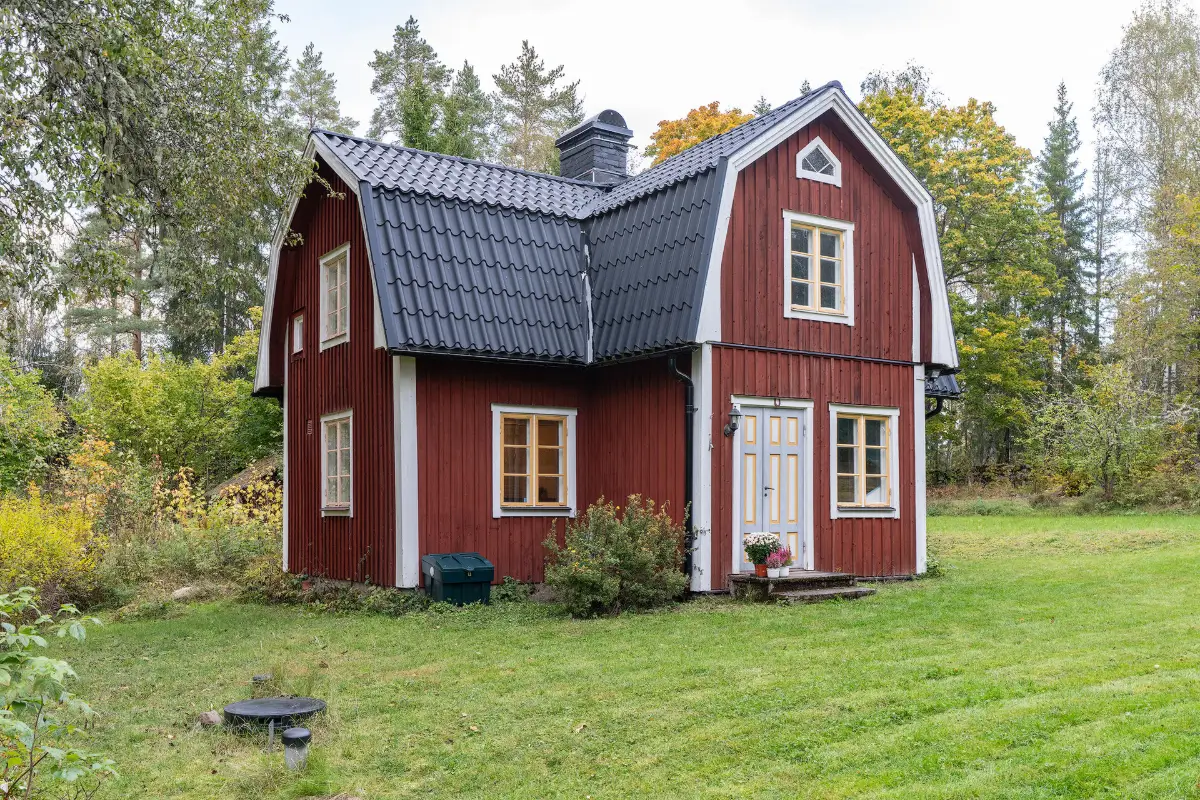 cozy-country-house-central-east-sweden-cheapscandihomes