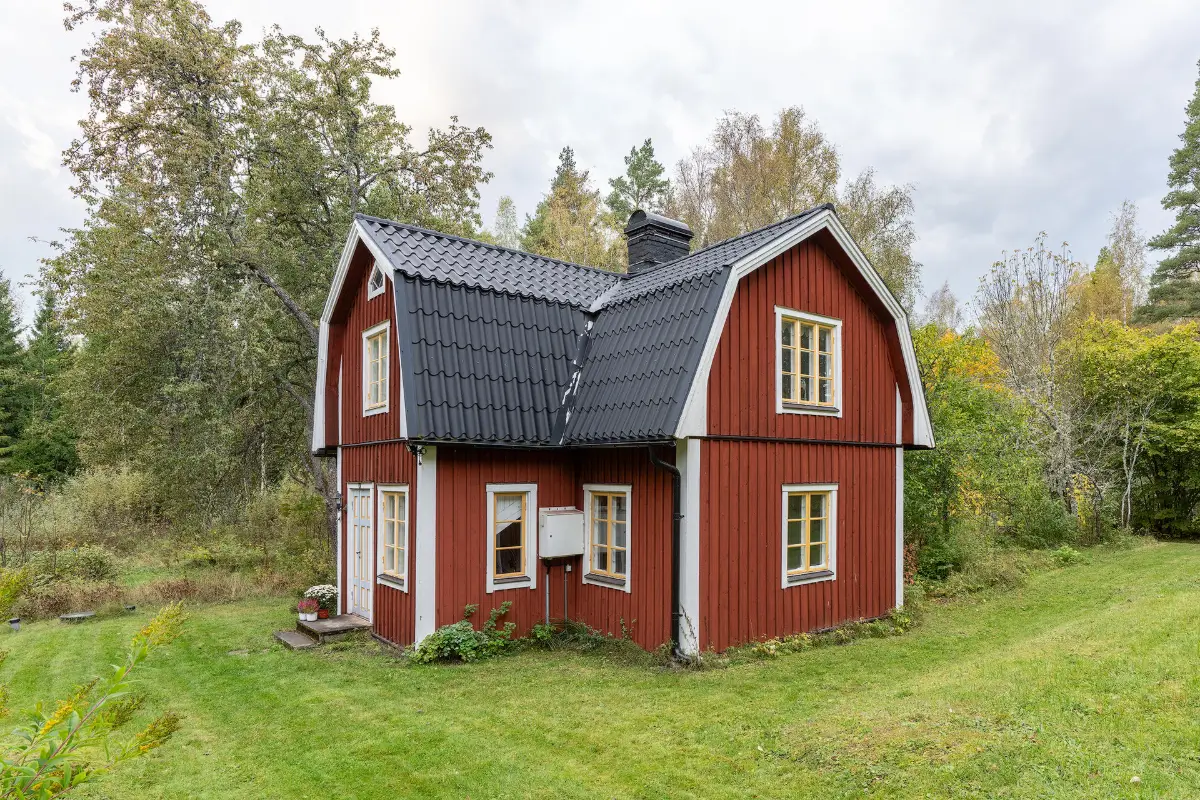 cozy-country-house-central-east-sweden-cheapscandihomes