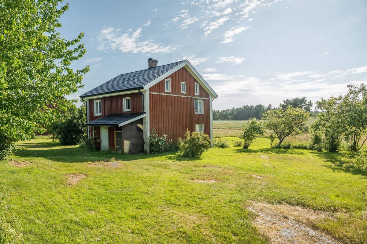 four-bedroom-house-central-sweden-houses-under-100000-cheapscandihomes1