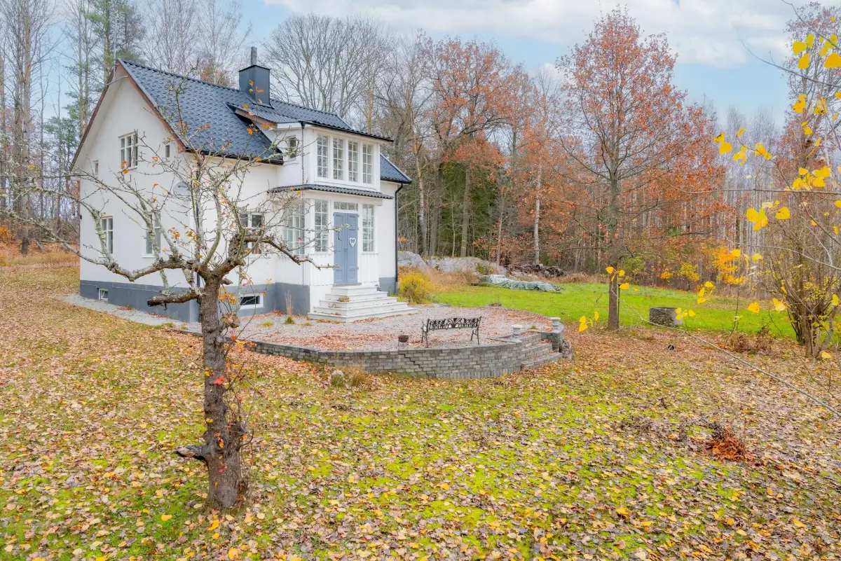 renovated-country-house-with-guest-apartment-central-sweden-cheapscandihomes