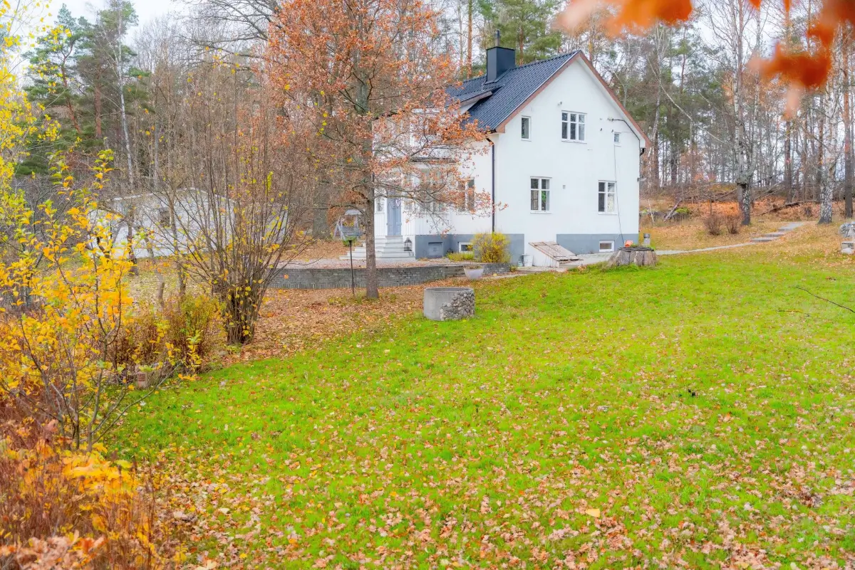 renovated-country-house-with-guest-apartment-central-sweden-cheapscandihomes