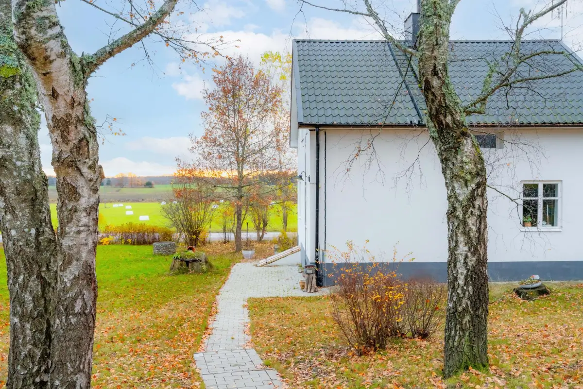 renovated-country-house-with-guest-apartment-central-sweden-cheapscandihomes