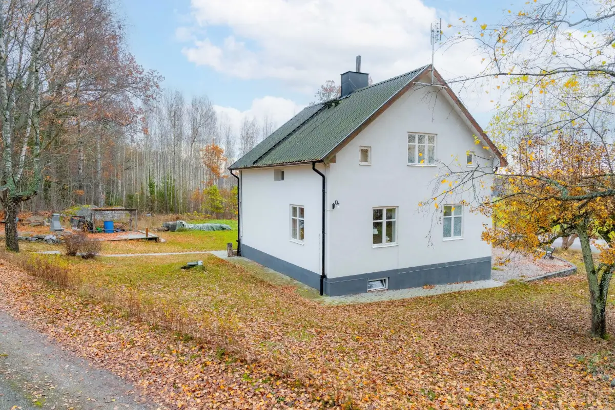 renovated-country-house-with-guest-apartment-central-sweden-cheapscandihomes