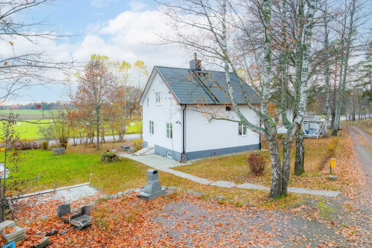 renovated-country-house-with-guest-apartment-central-sweden-cheapscandihomes