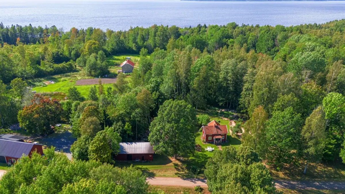 renovated-early-20th-century-cottage-large-garden-central-sweden-cheapscandihomes