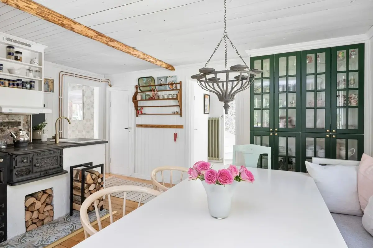 renovated-early-20th-century-cottage-large-garden-central-sweden-cheapscandihomes