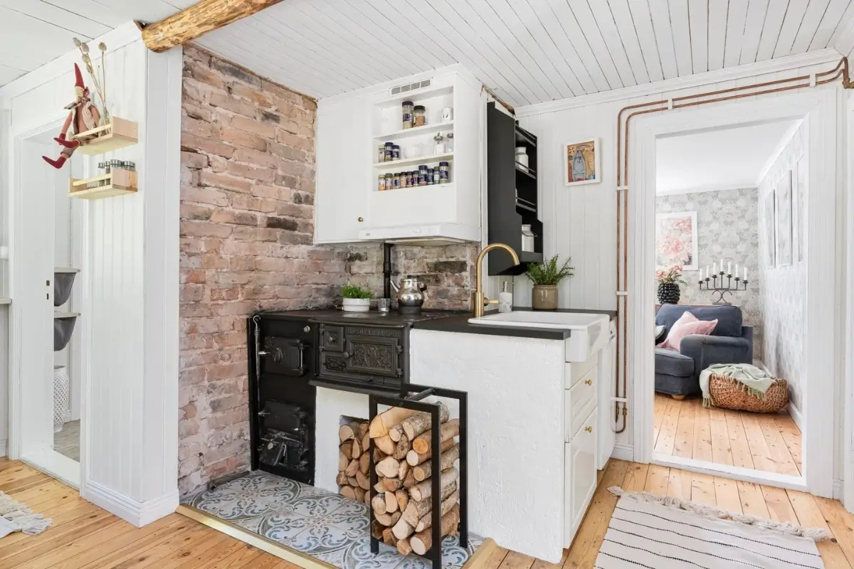 renovated-early-20th-century-cottage-large-garden-central-sweden-cheapscandihomes