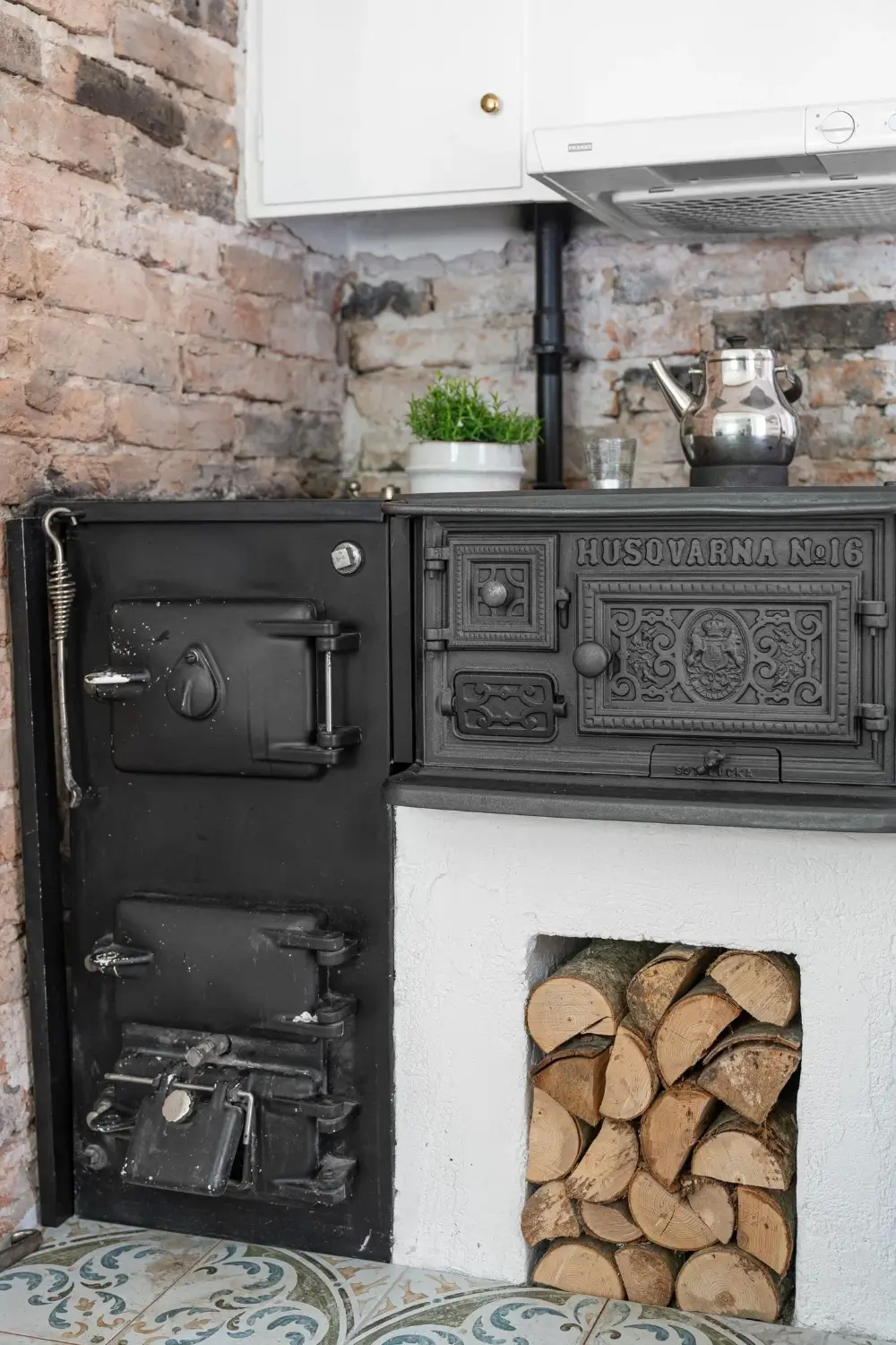 renovated-early-20th-century-cottage-large-garden-central-sweden-cheapscandihomes
