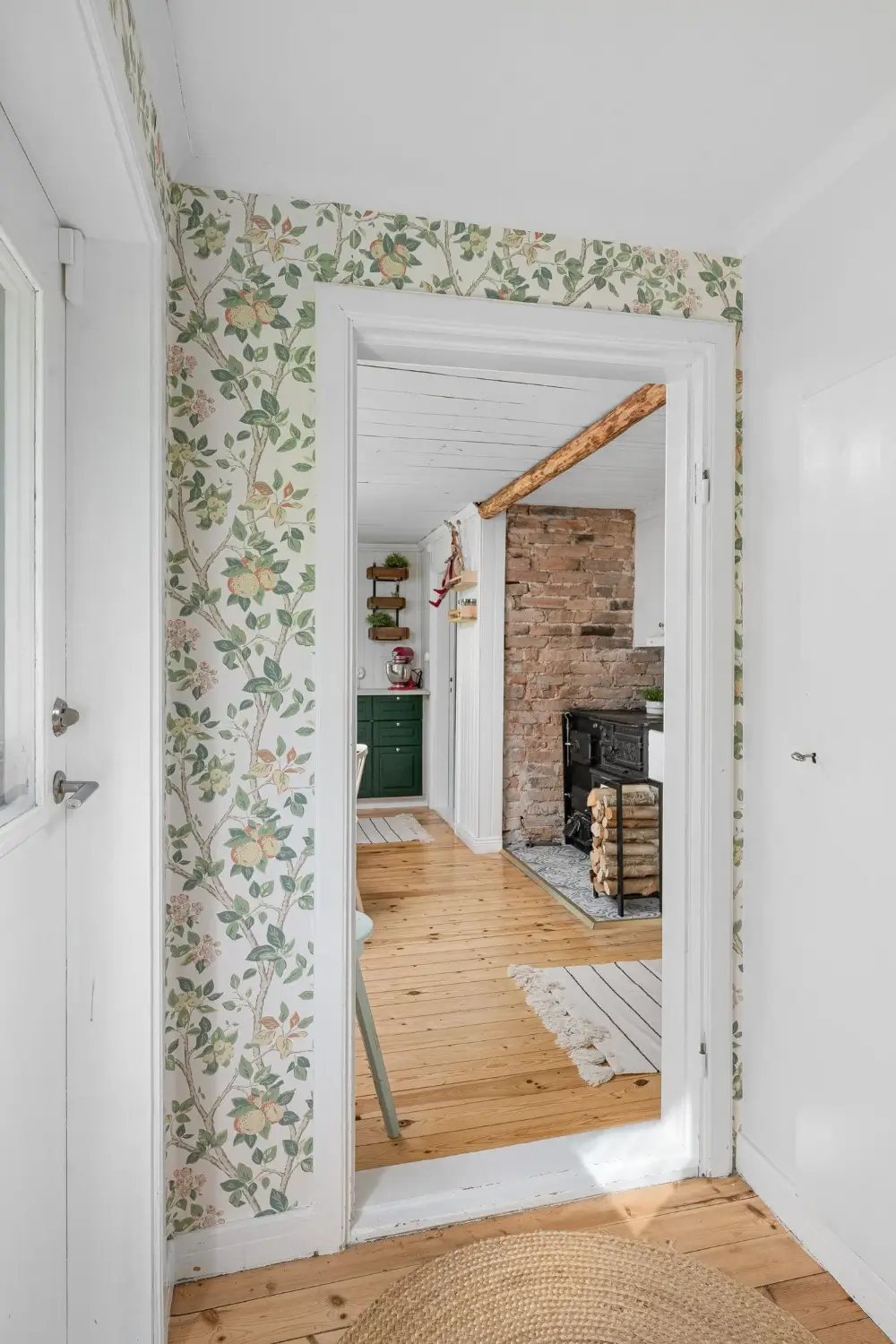 renovated-early-20th-century-cottage-large-garden-central-sweden-cheapscandihomes