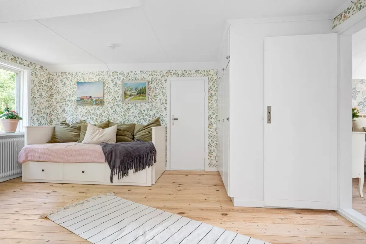 renovated-early-20th-century-cottage-large-garden-central-sweden-cheapscandihomes