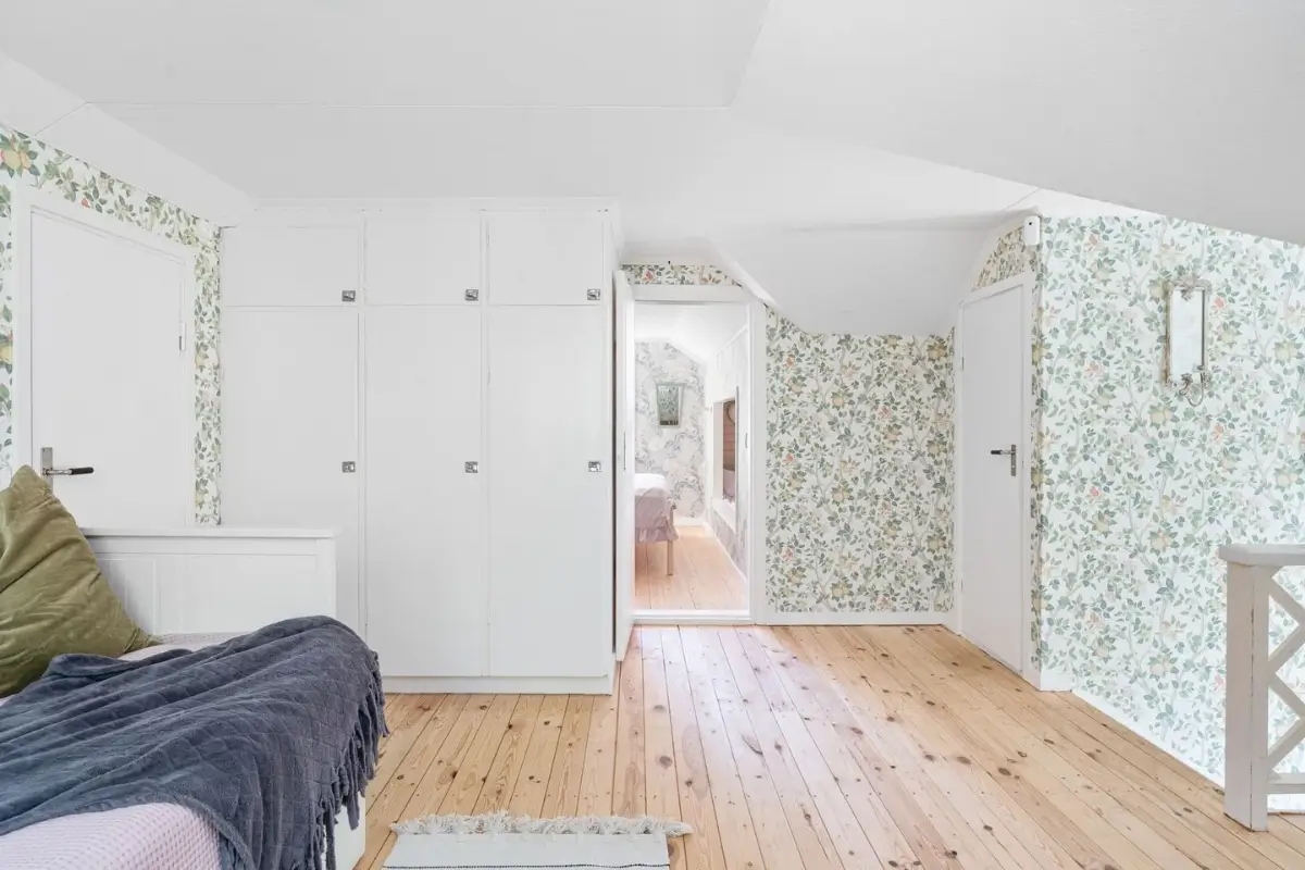 renovated-early-20th-century-cottage-large-garden-central-sweden-cheapscandihomes