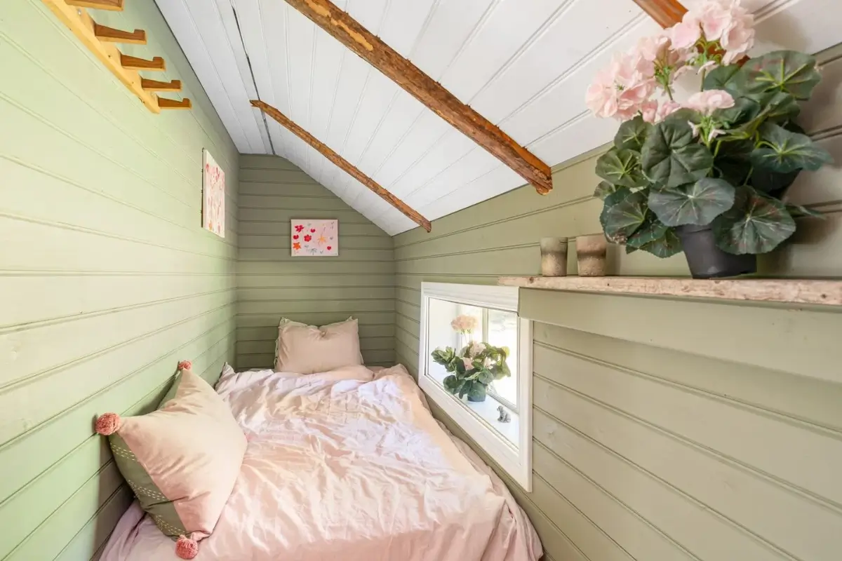 renovated-early-20th-century-cottage-large-garden-central-sweden-cheapscandihomes