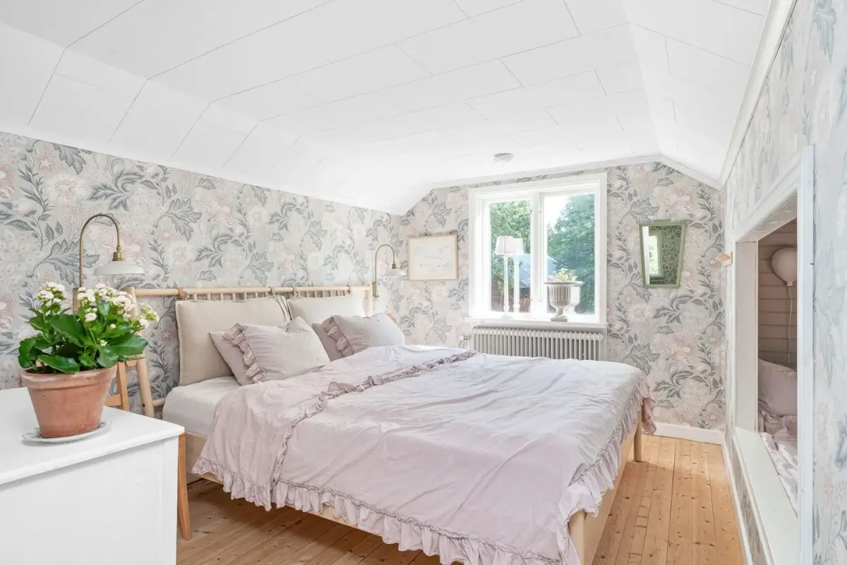 renovated-early-20th-century-cottage-large-garden-central-sweden-cheapscandihomes