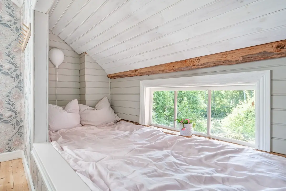 renovated-early-20th-century-cottage-large-garden-central-sweden-cheapscandihomes