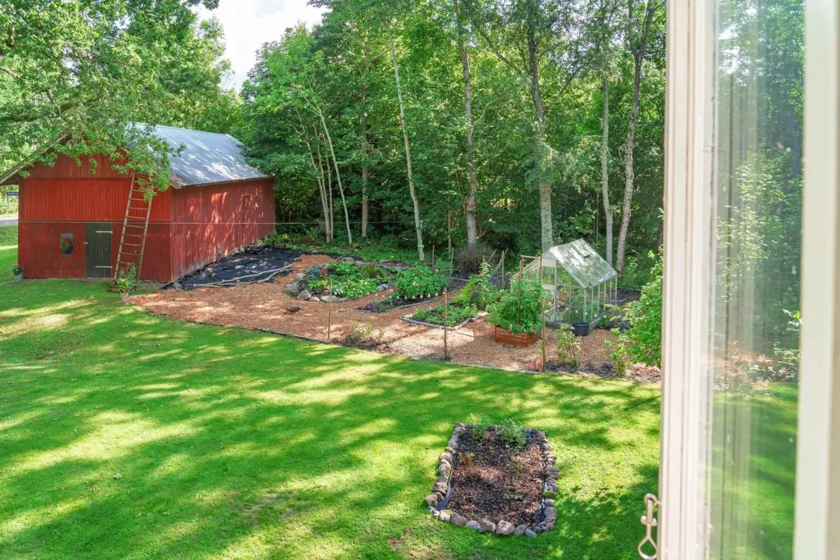 renovated-early-20th-century-cottage-large-garden-central-sweden-cheapscandihomes