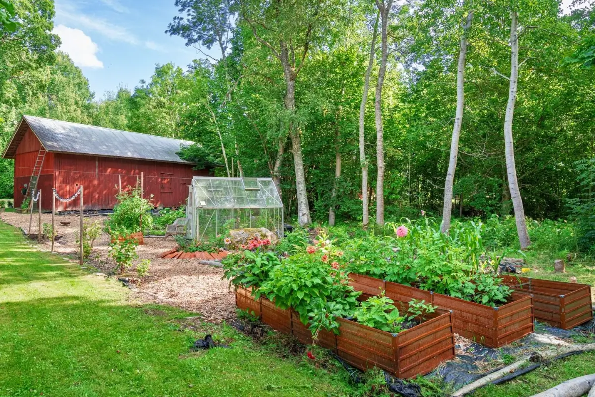 renovated-early-20th-century-cottage-large-garden-central-sweden-cheapscandihomes