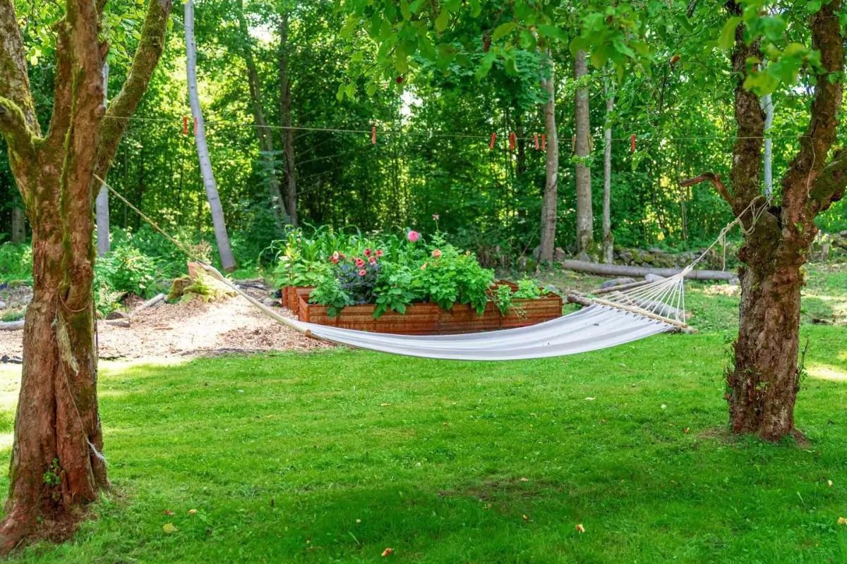 renovated-early-20th-century-cottage-large-garden-central-sweden-cheapscandihomes