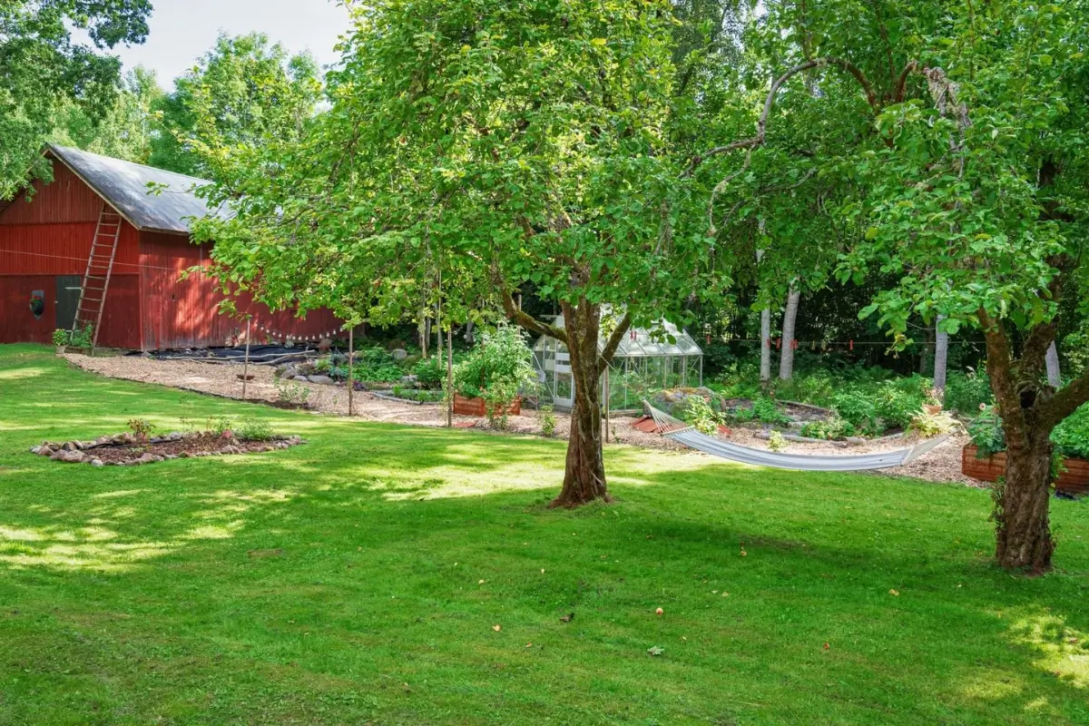 renovated-early-20th-century-cottage-large-garden-central-sweden-cheapscandihomes