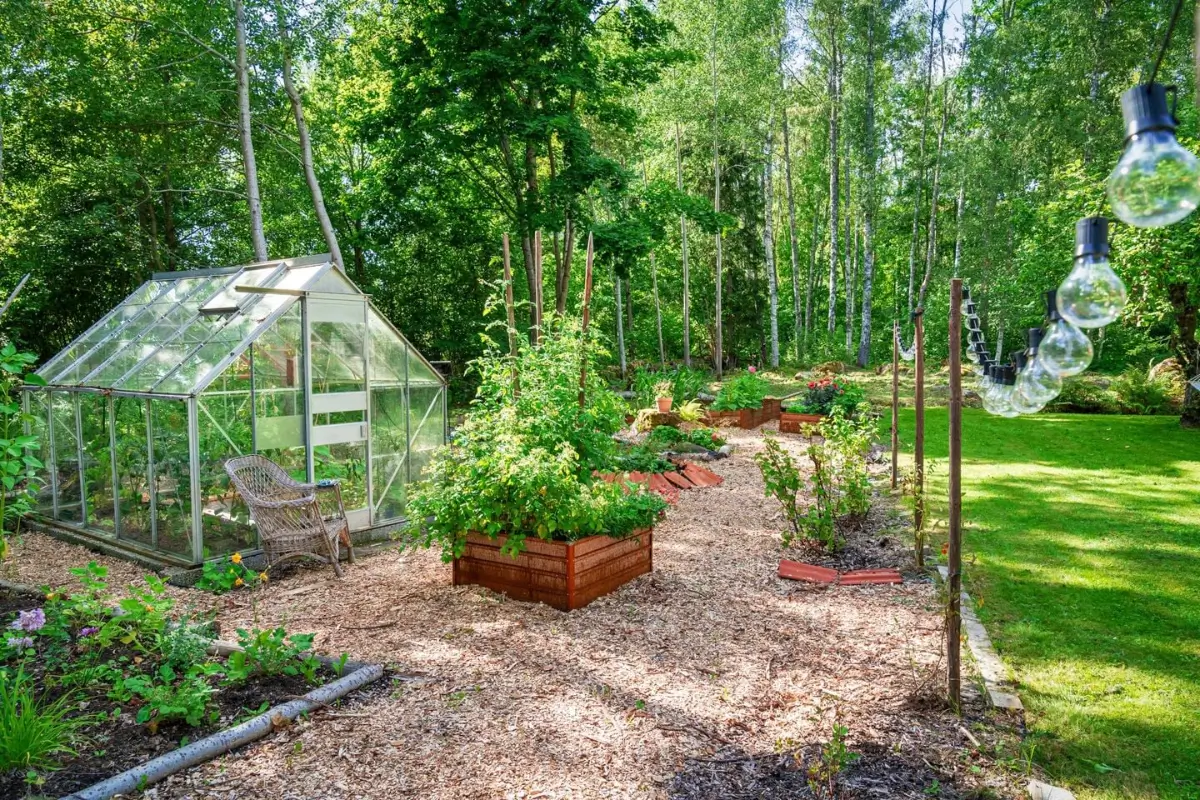renovated-early-20th-century-cottage-large-garden-central-sweden-cheapscandihomes
