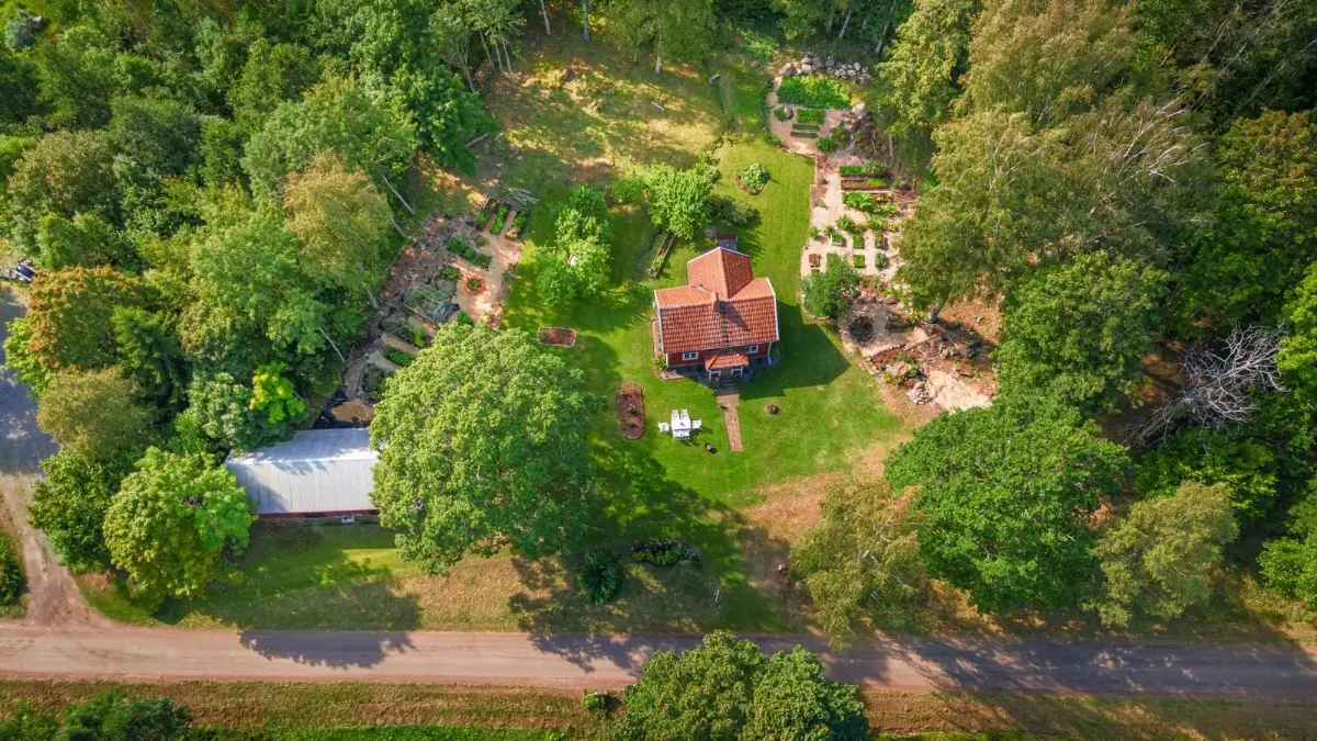 renovated-early-20th-century-cottage-large-garden-central-sweden-cheapscandihomes