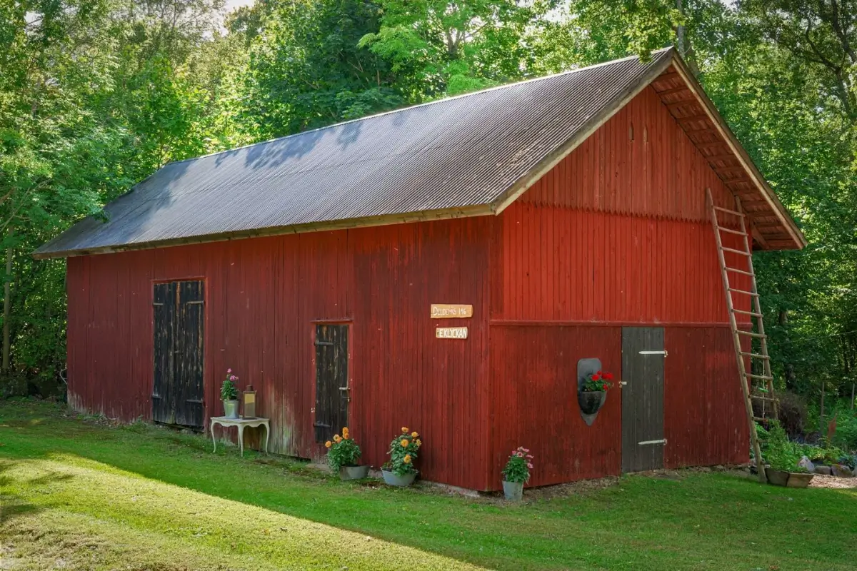 renovated-early-20th-century-cottage-large-garden-central-sweden-cheapscandihomes