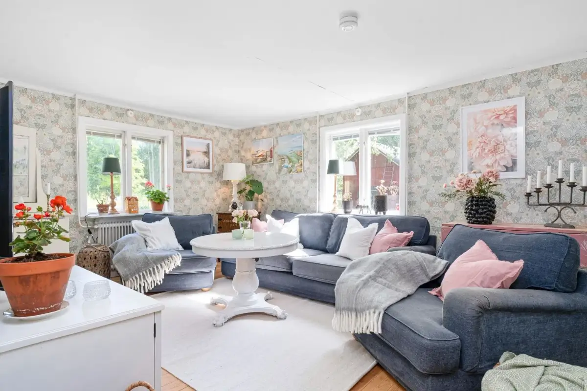 renovated-early-20th-century-cottage-large-garden-central-sweden-cheapscandihomes