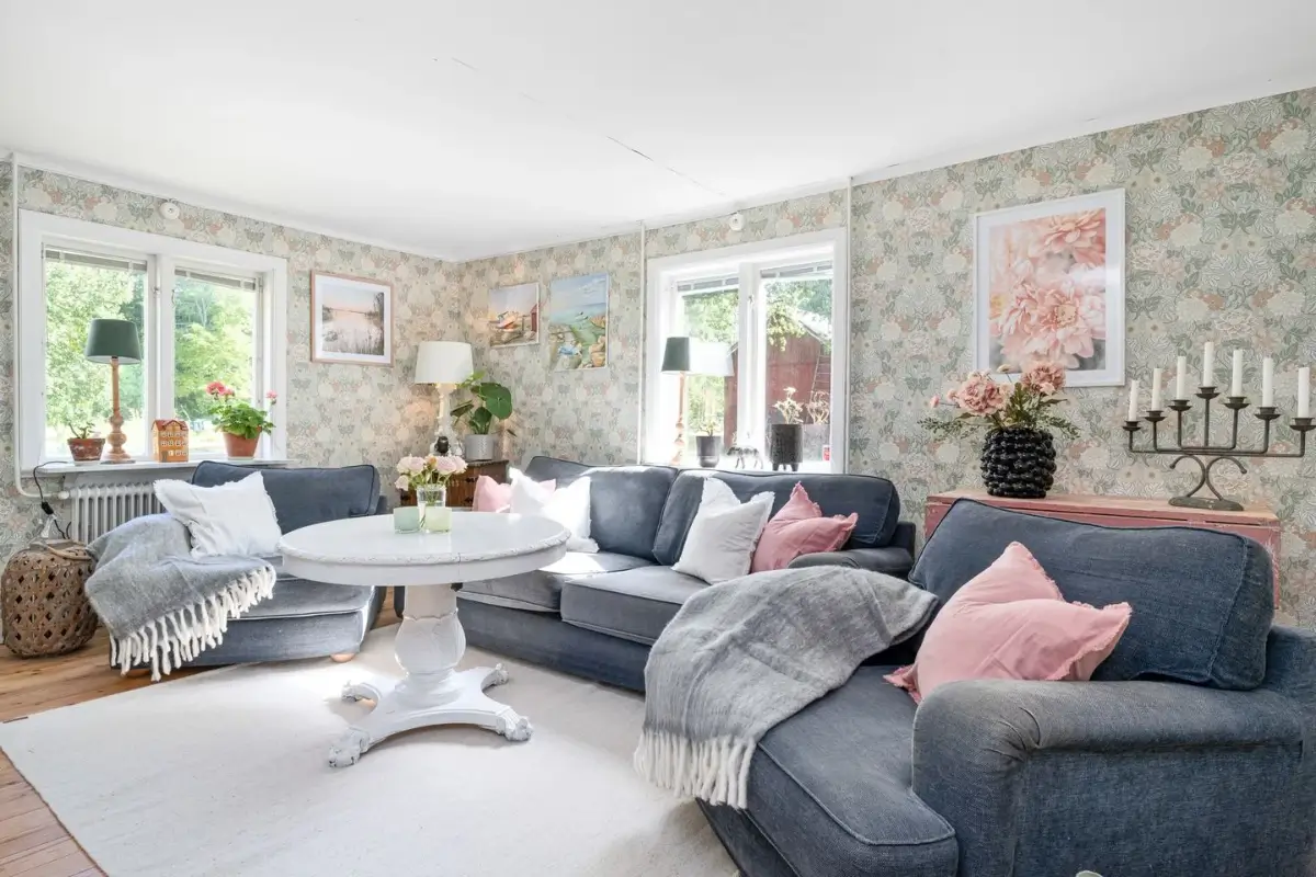 renovated-early-20th-century-cottage-large-garden-central-sweden-cheapscandihomes