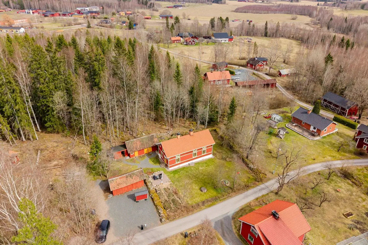 restored-19th-century-country-house-central-sweden-cheapscandihomes